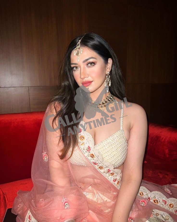 Sara Khan’s figure goes crazy when she looks